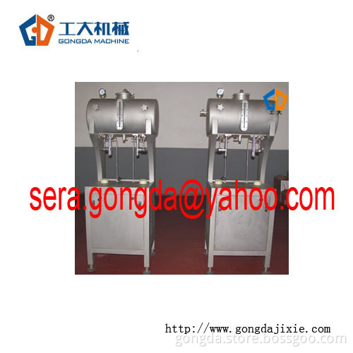Bottle filling machine with double head